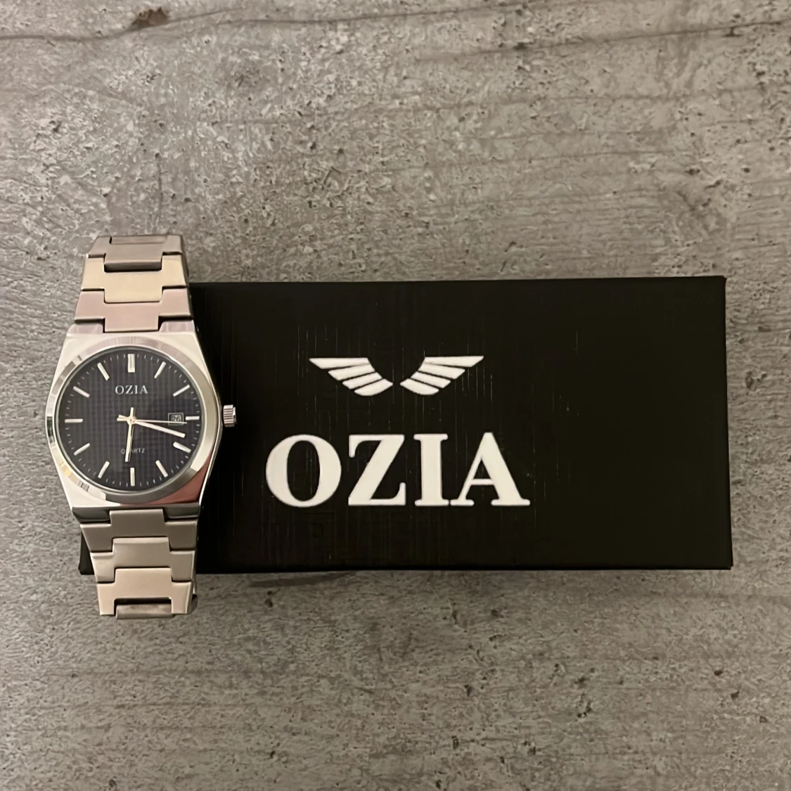 Silverfärgad klocka från OZIA - 2