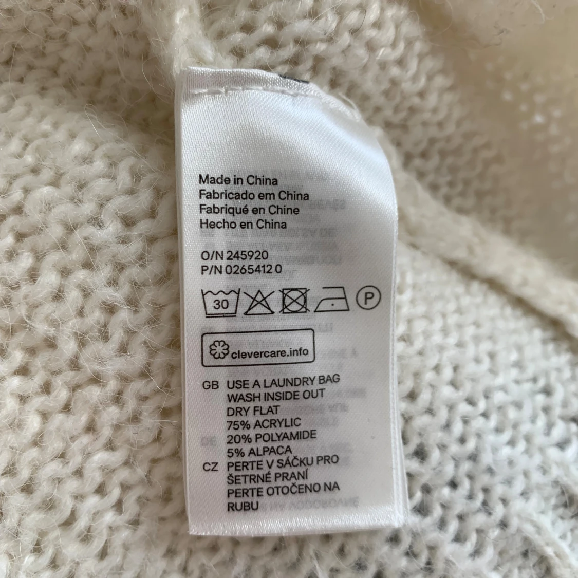 Vit och svart fluffig stickad tröja H&M - 4