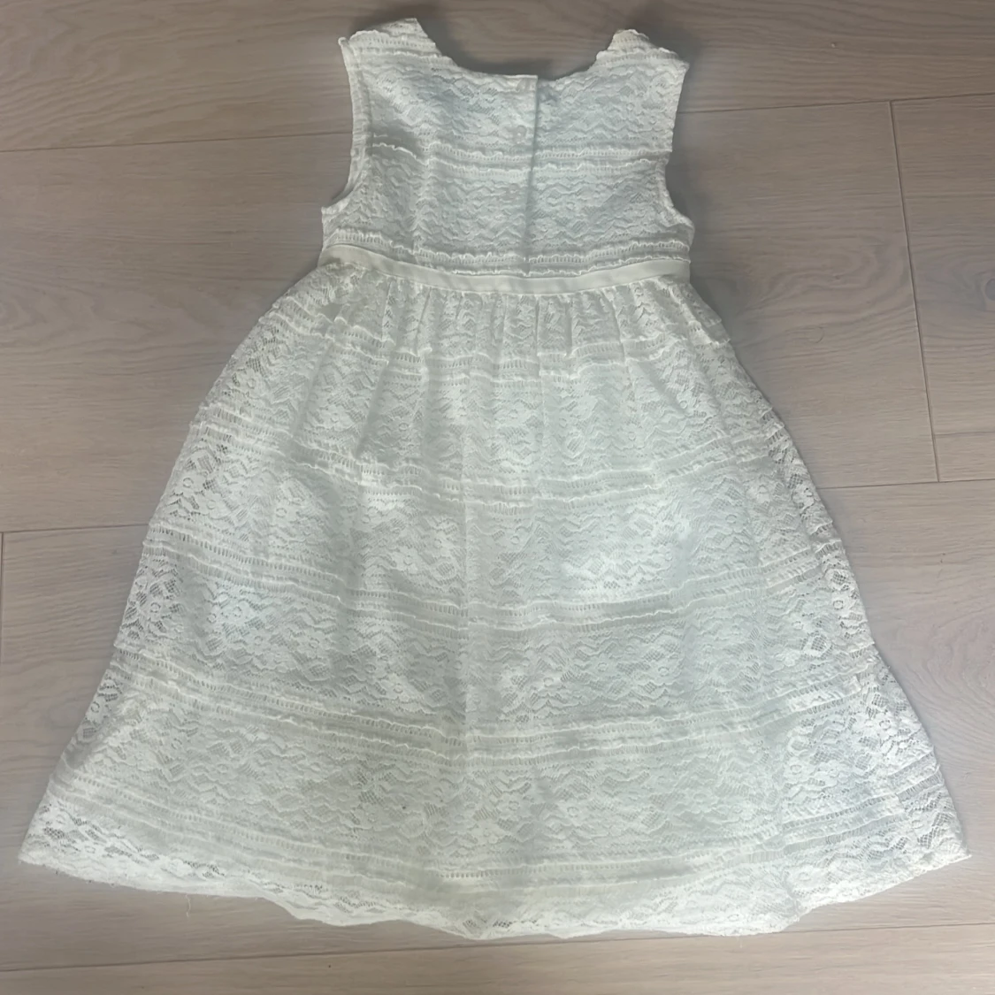 Vit spetsklänning från DKNY - 2