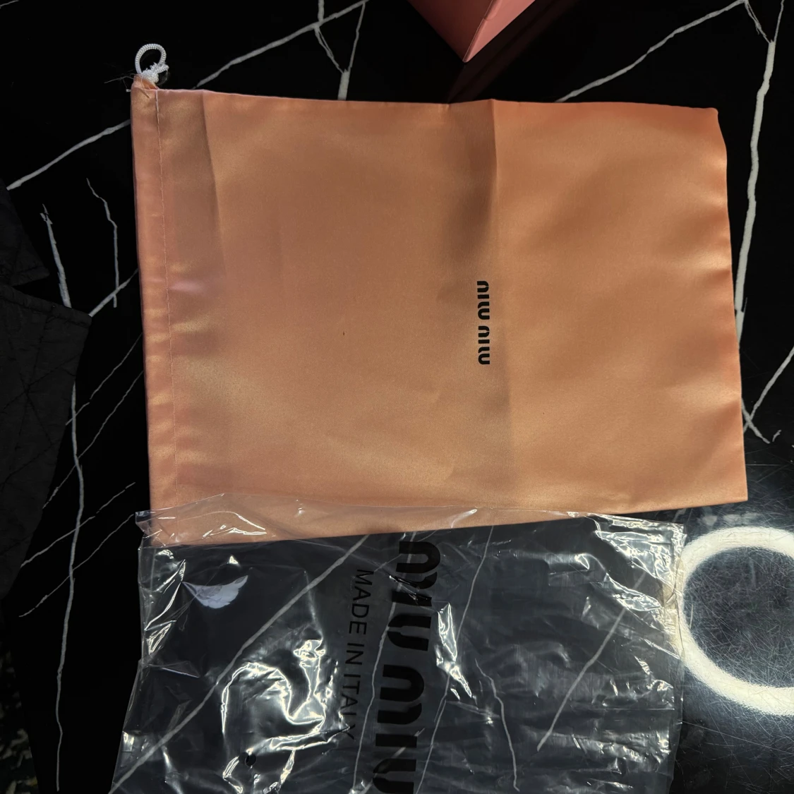 Svarta quiltade sandaler från Miu Miu - 2