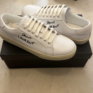 Saint Laurent skor - Sälja ett par YSL. Helt nya oanvända. Pris kan diskuteras 🙌