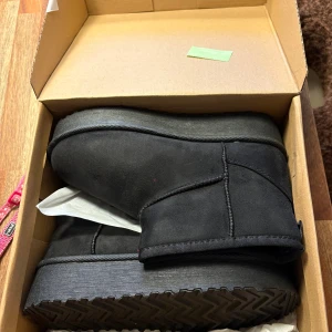 Svarta vinterskor - Helt nya och oanvända skor från Go In. De är i storlek 38 men små i storleken🤗