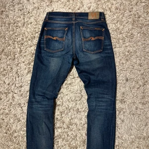 Nudie jeans slim fit herr lean dean  - Nudie jeans slim fit modell lean dean. Riktigt fet och unik wash. Mycket bra skick, inga defekter. Storlek w28, postas antigen samma dag som köp eller dagen därpå🙌💯