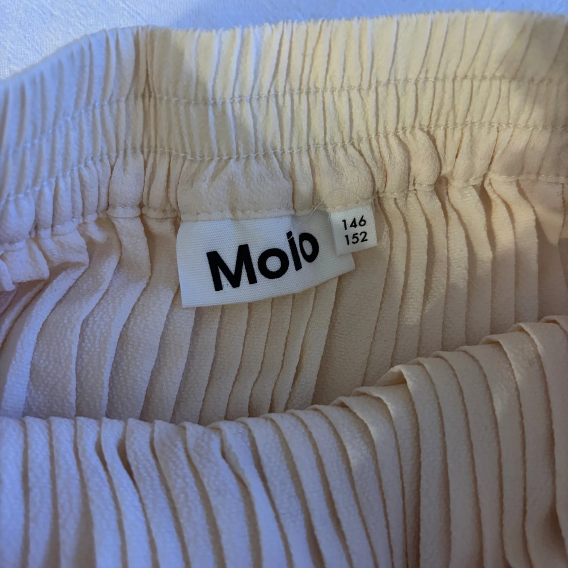 Plisserad beige långkjol från Molo - 1