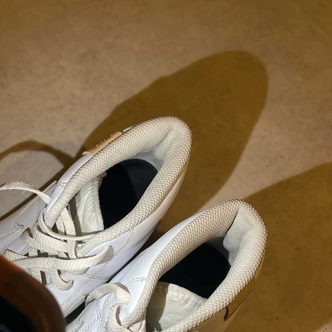 !ljuset är dåligt i bilderna! Vita äkta Nike sneakers - 2