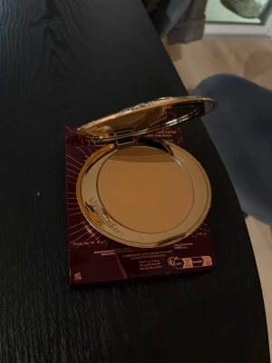 Charlotte Tilbury Airbrush Bronzer - Charlotte Tilbury Airbrush Bronzer . I färgen medium, helt oanvänd då jag köpte fel färg.