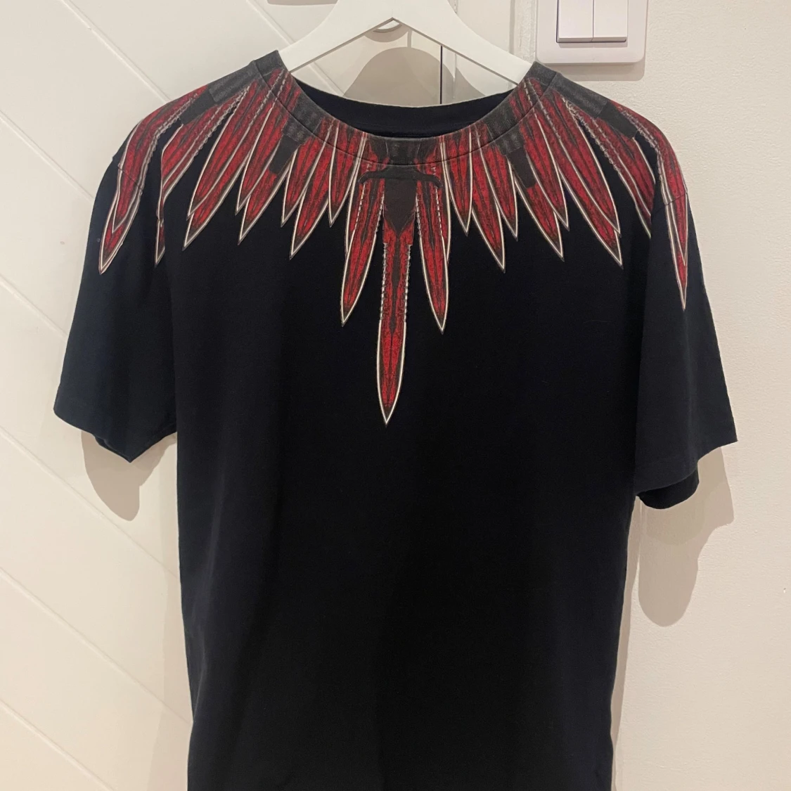 Svart t-shirt Marcelo Burlon med röd print