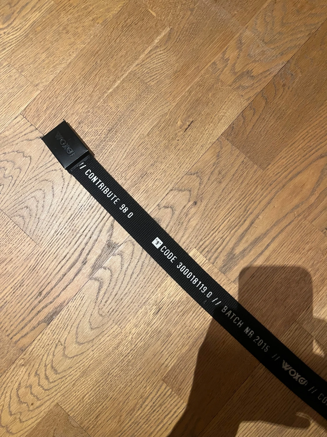 Svart textbälte från VOX - 1