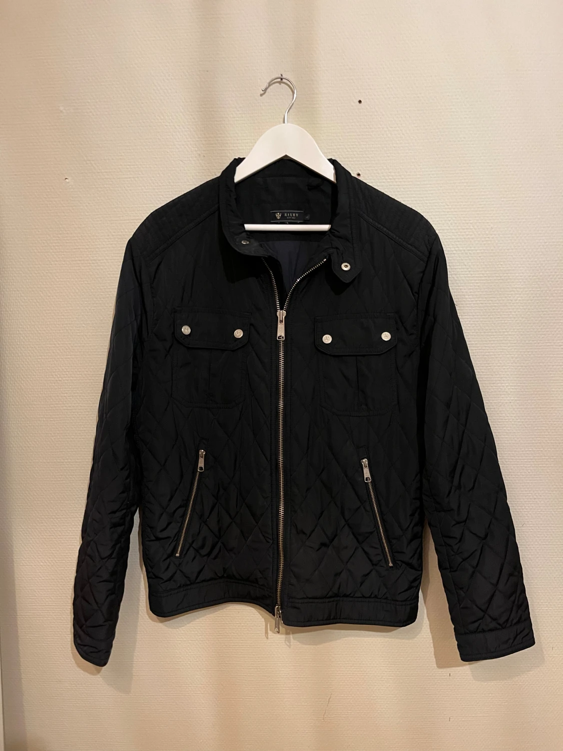 Mörkblå Riley jacka