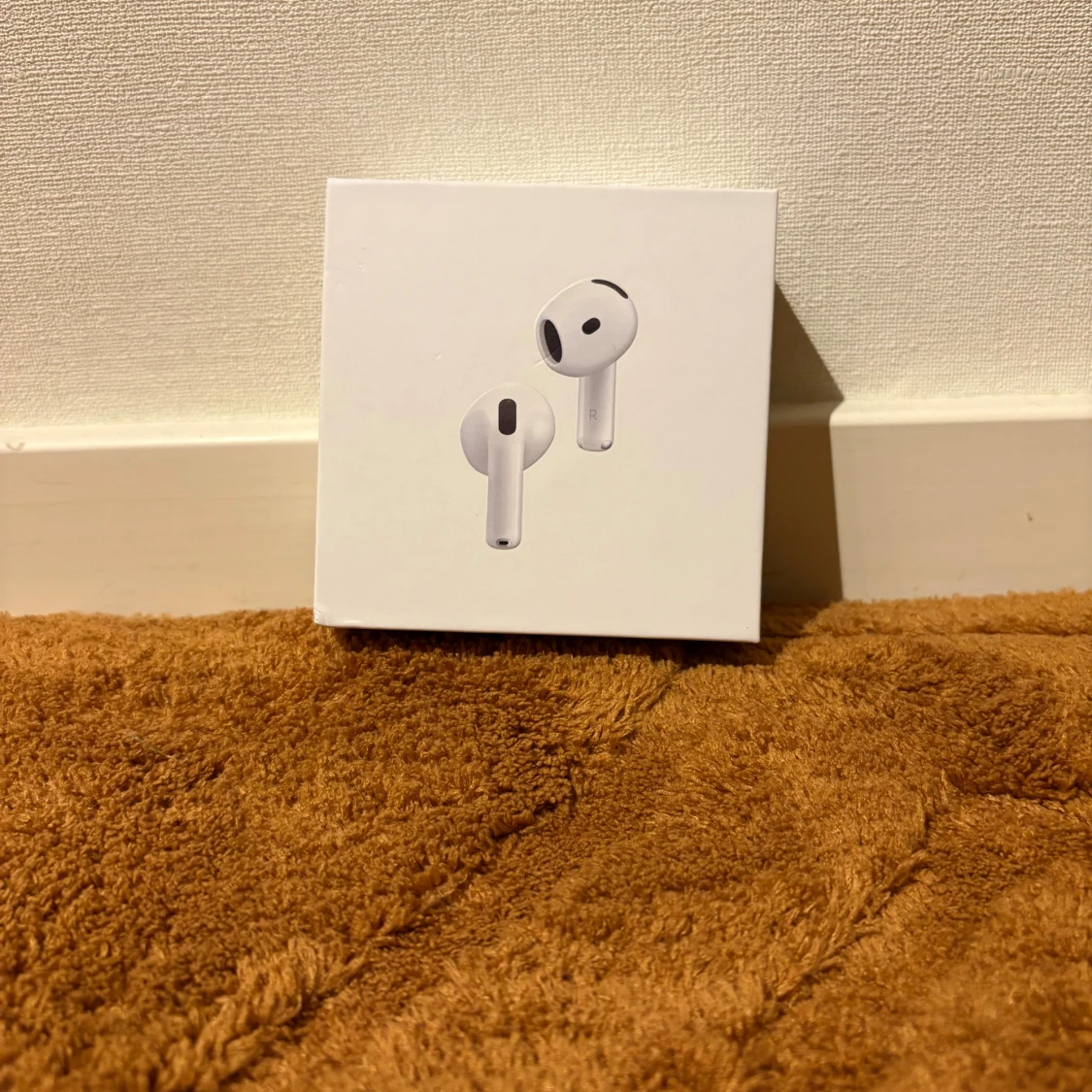 Apple AirPods 4 - 1