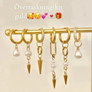 Överraskningskit🥰 - Julkit innehållande 6 par bästsäljande örhängen, alltså totalt 12 örhängen 💕🥰☺️ Begränsat antal så först i kvarn!!!🎄🎁 350 kr värde 789 kr😍☺️🎄 Kitet innehåller 2 par örhängen som är överraskning och 4 par från bild 2 som man får välja själv 🥰☺️💕 Detta kit innehåller guldörhängen 