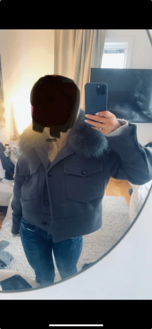 Grå meotine jacka - Säljer min gråa meotine jacka som jag haft ett tag men är i bra skick. Kan tänka mig gå ner i pris. 