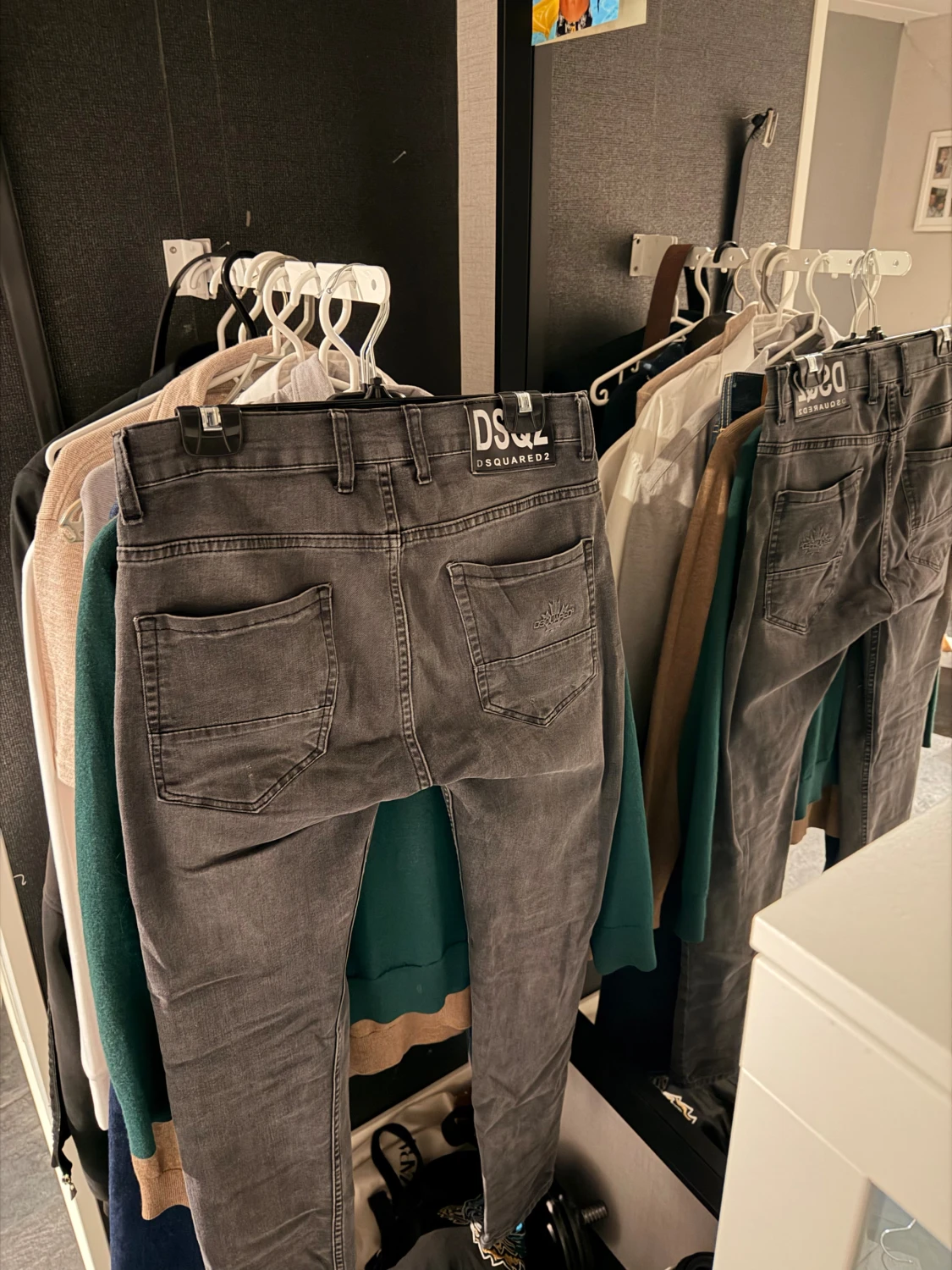 Grå/svarta ” Dsquared2 ” jeans - 1