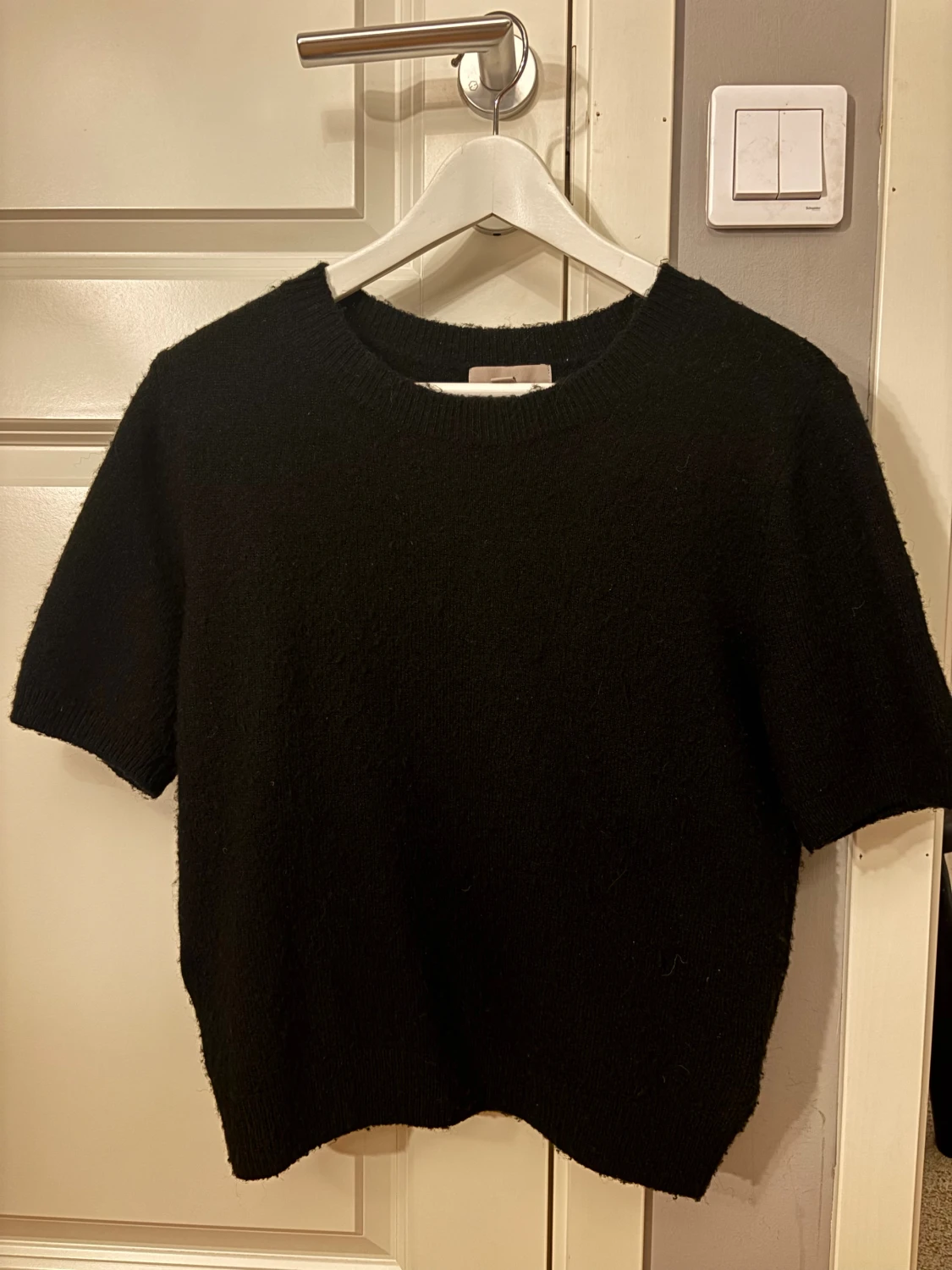 Svart stickad tröja  - 1