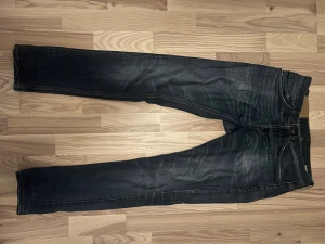 Dondup George jeans  - Dondup jeans - Modell: George - Storlek: W30 - skick: 9/10 - Nypris runt 3000kr. Mer bilder finns