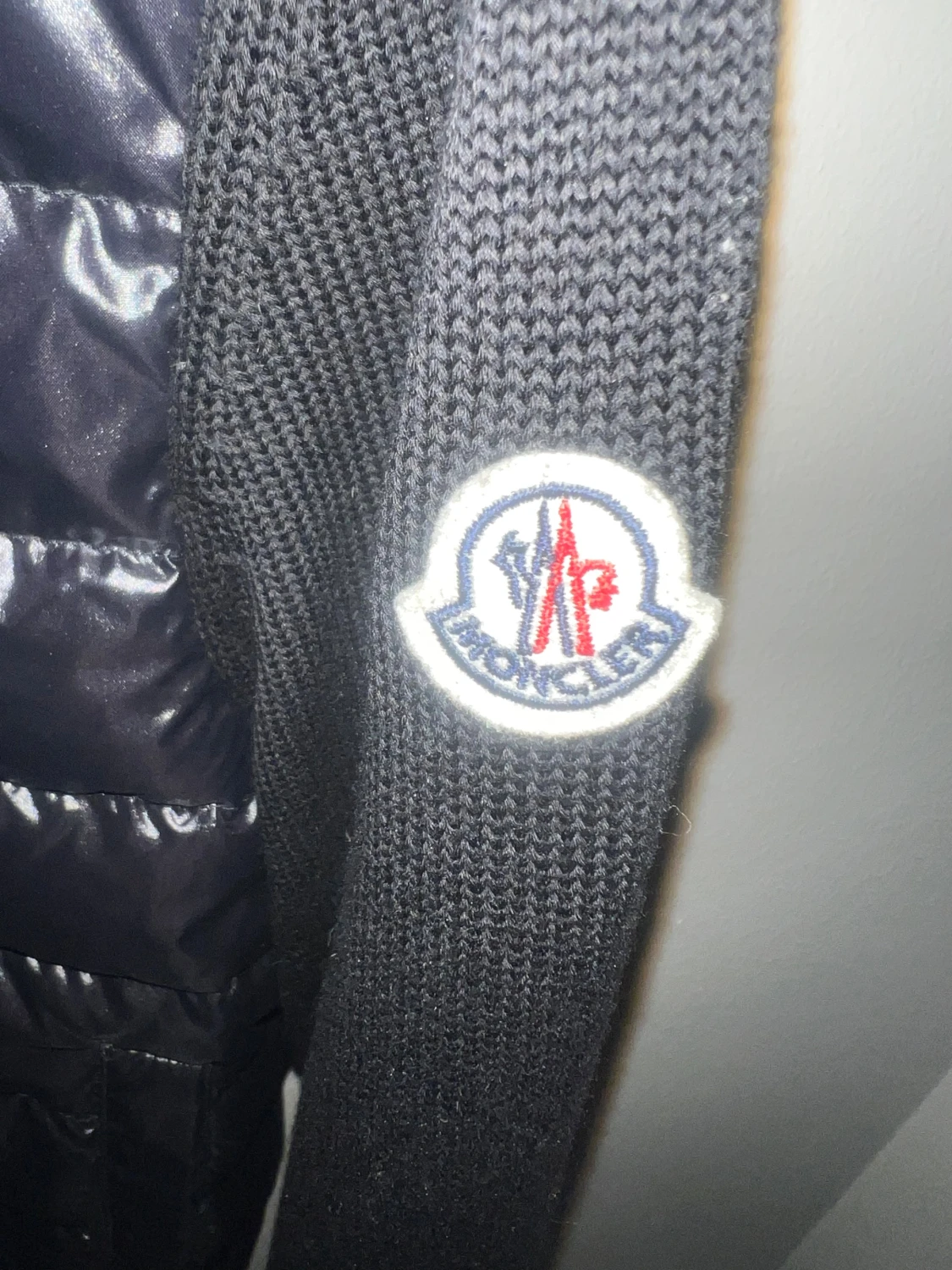 Svart Moncler pufferjacka med stickade ärmar - 1