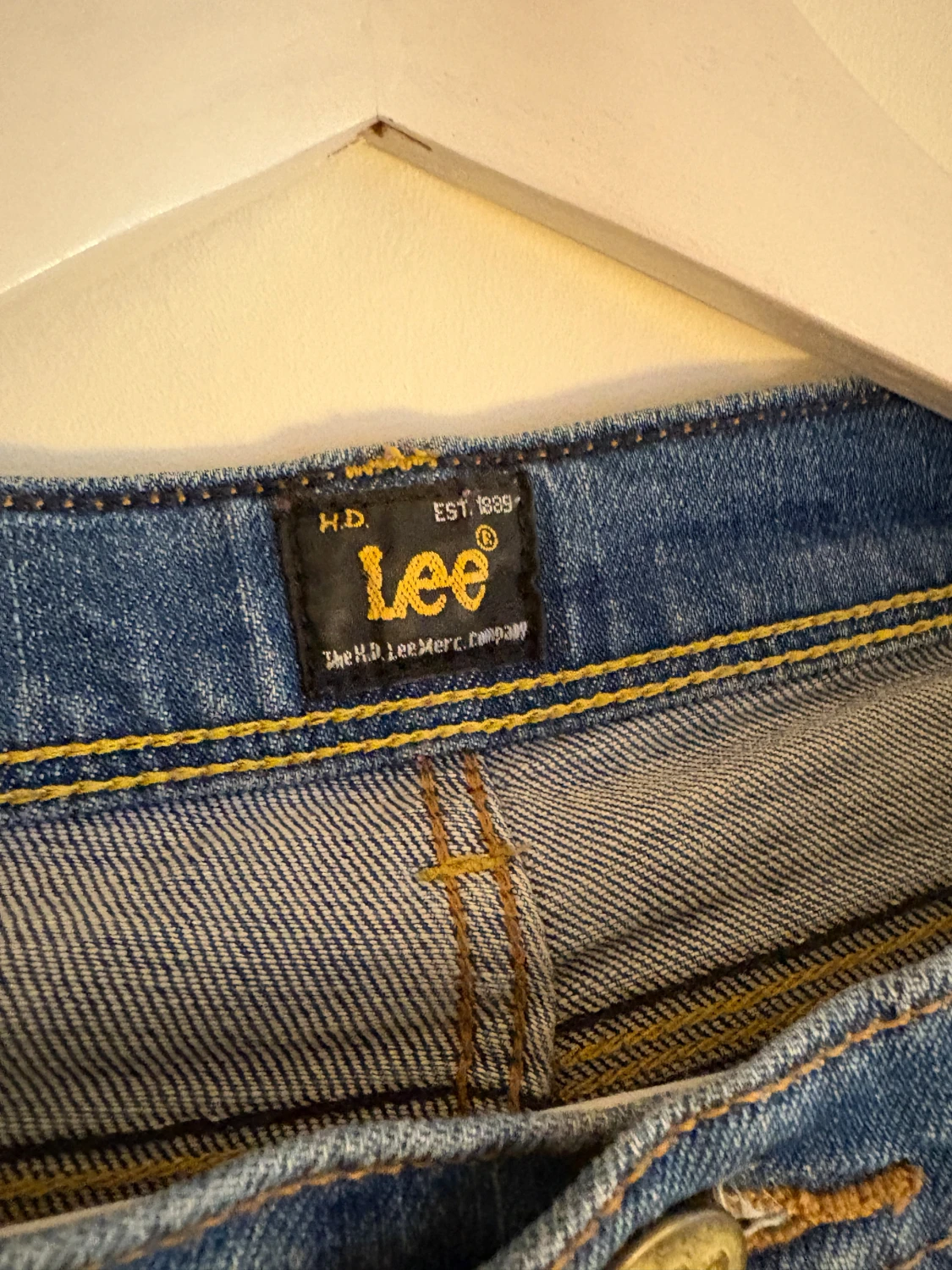 Blå Lee jeans med raka ben - 1