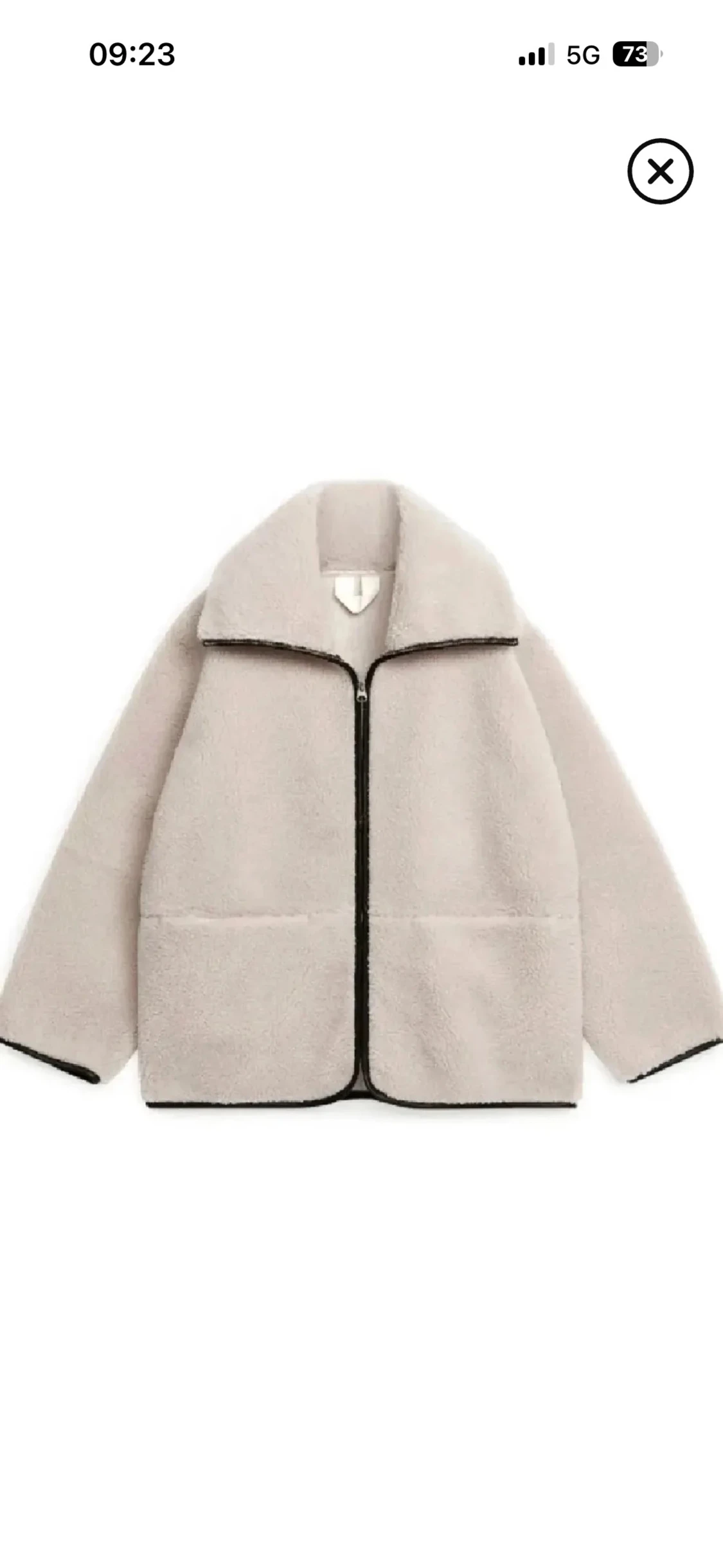 Beige pilé jacka från Arket