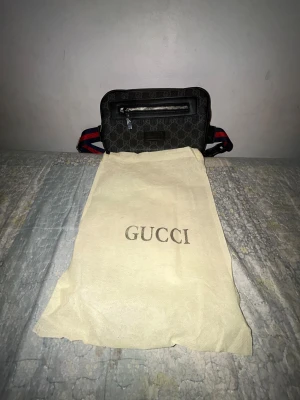 Väska - Helt ny och har inga skador 