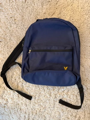 Lyle & Scott - väska  - Lyle & Scott - väska  Använd, cond 9/10 Nypris 499:- Mitt pris 100:-