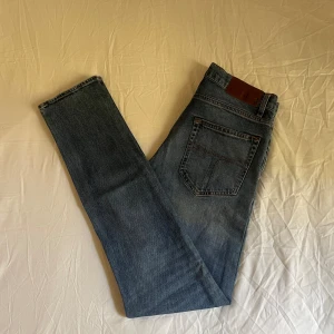 Tiger of Sweden jeans 30/34 - Tiger of Sweden jeans i färgen ljusblå. Storlek 30/34 och i modellen Pistolero. Nyskick, inga skavanker eller revor. Nypris 1599kr, köp för endast 499kr👏