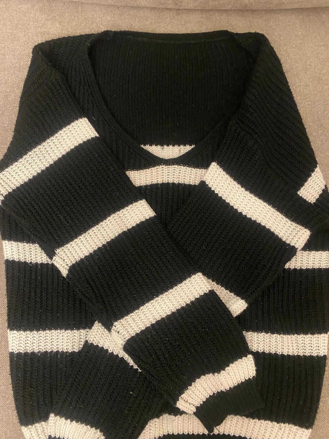 Svartvit randig stickad tröja - 2