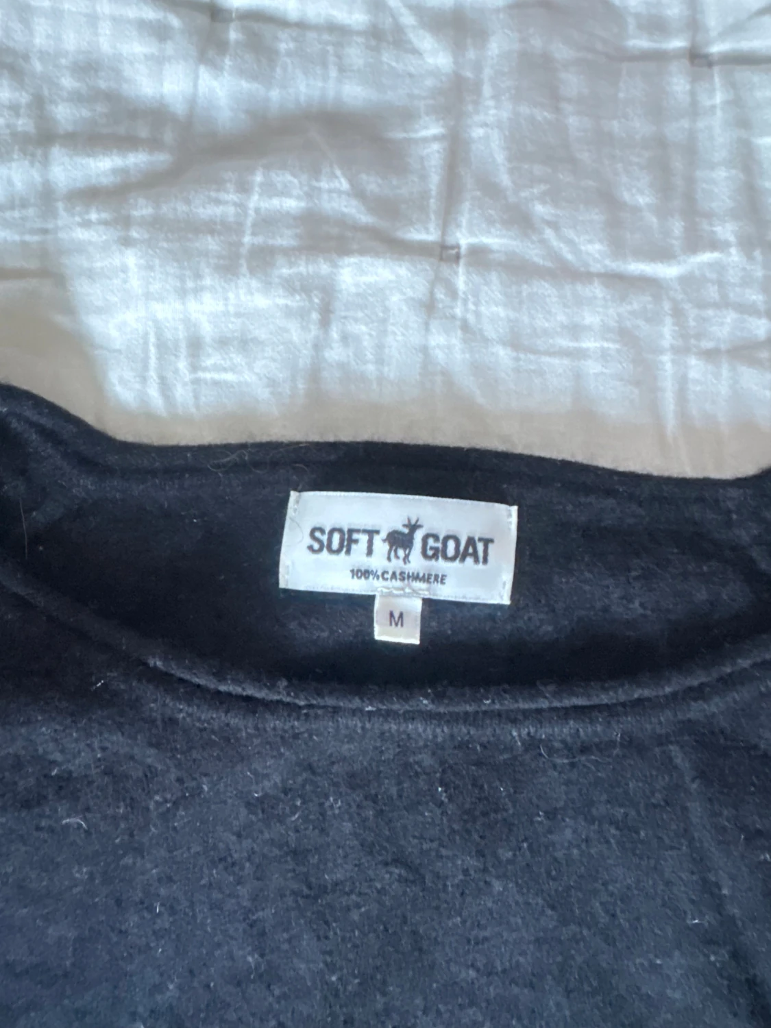 Svart kashmirtröja från Soft Goat - 1