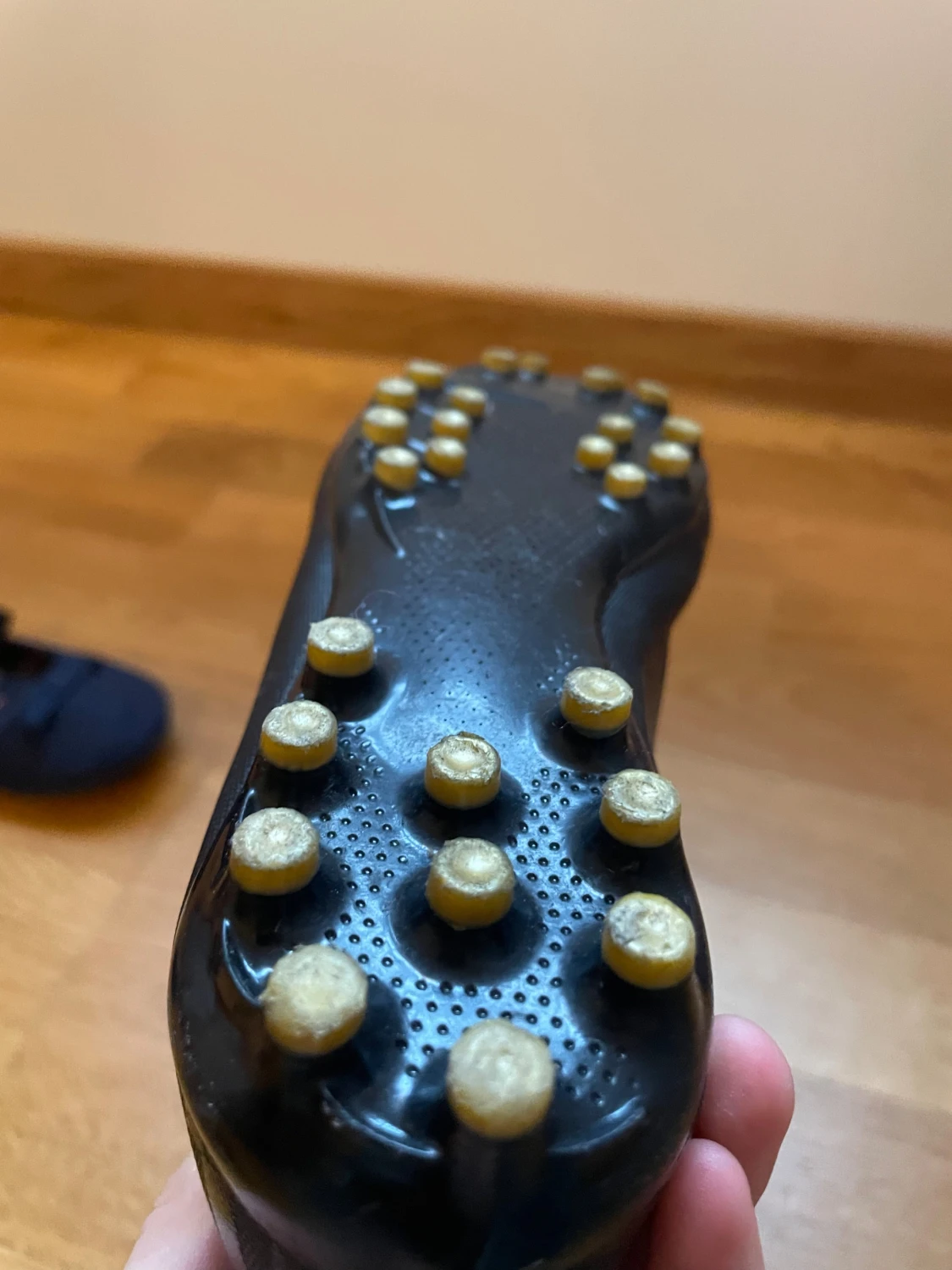 Svarta fotbollsskor Umbro strl 35 - 1