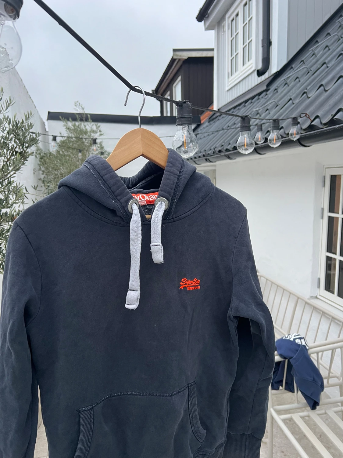 Mörkblå hoodie från Superdry - 2
