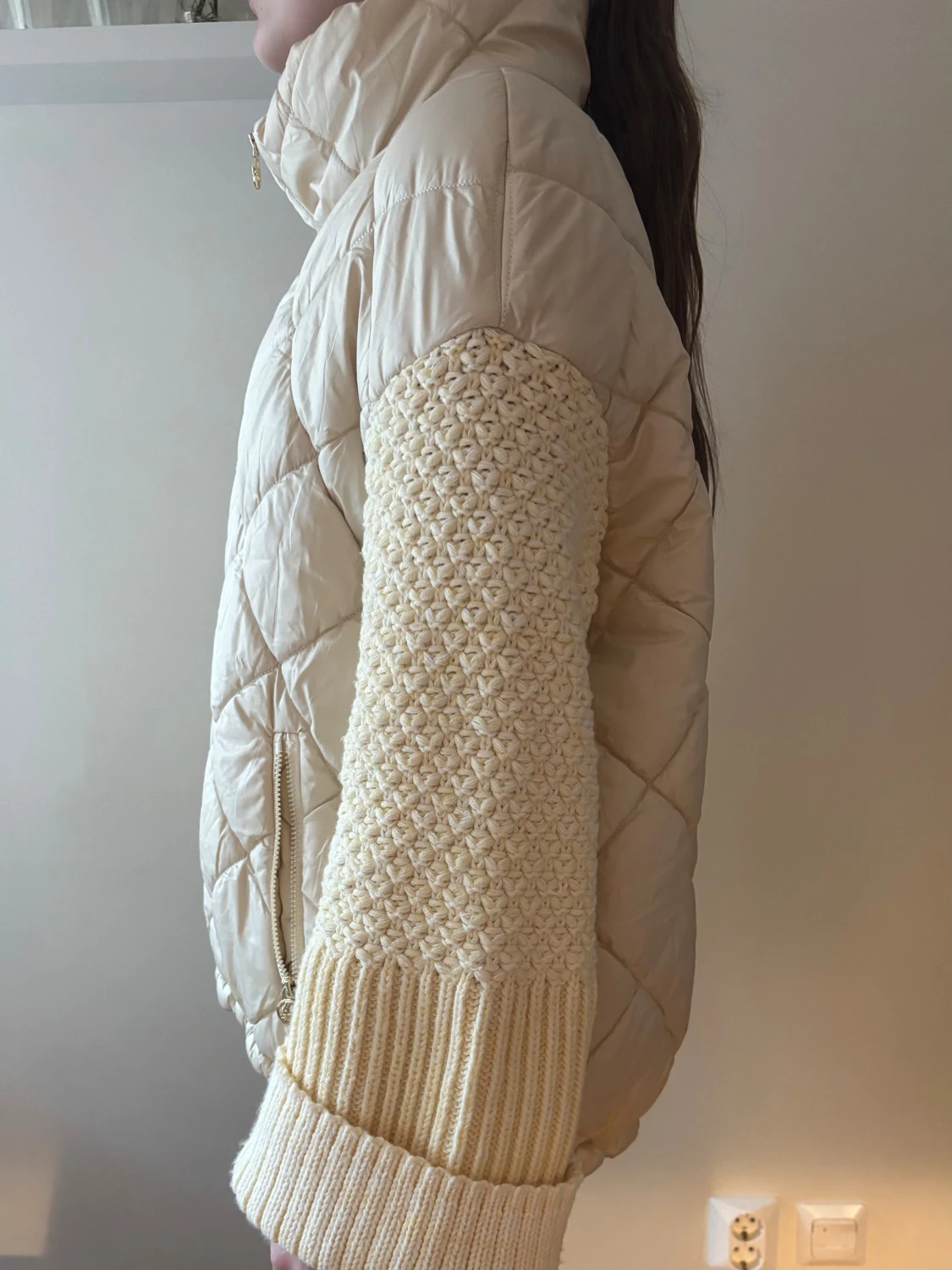 Quiltad jacka med stickade ärmar - 1