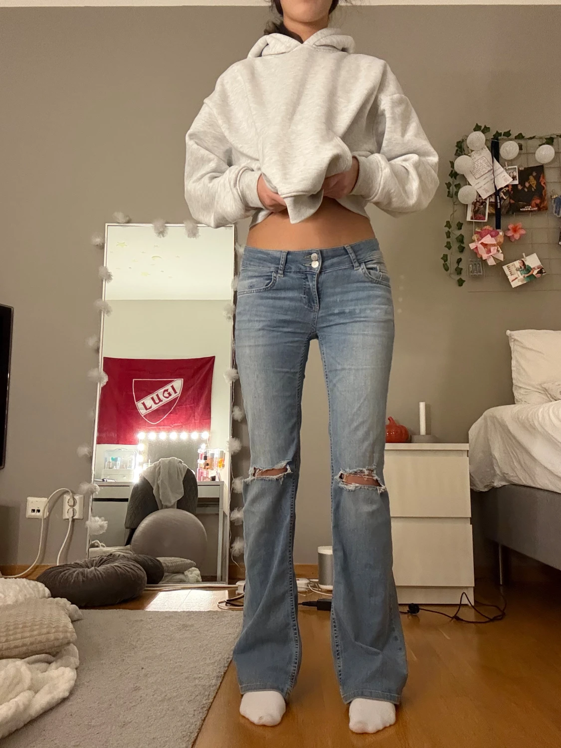 Bootcut ljusblå jeans med slitningar - 1