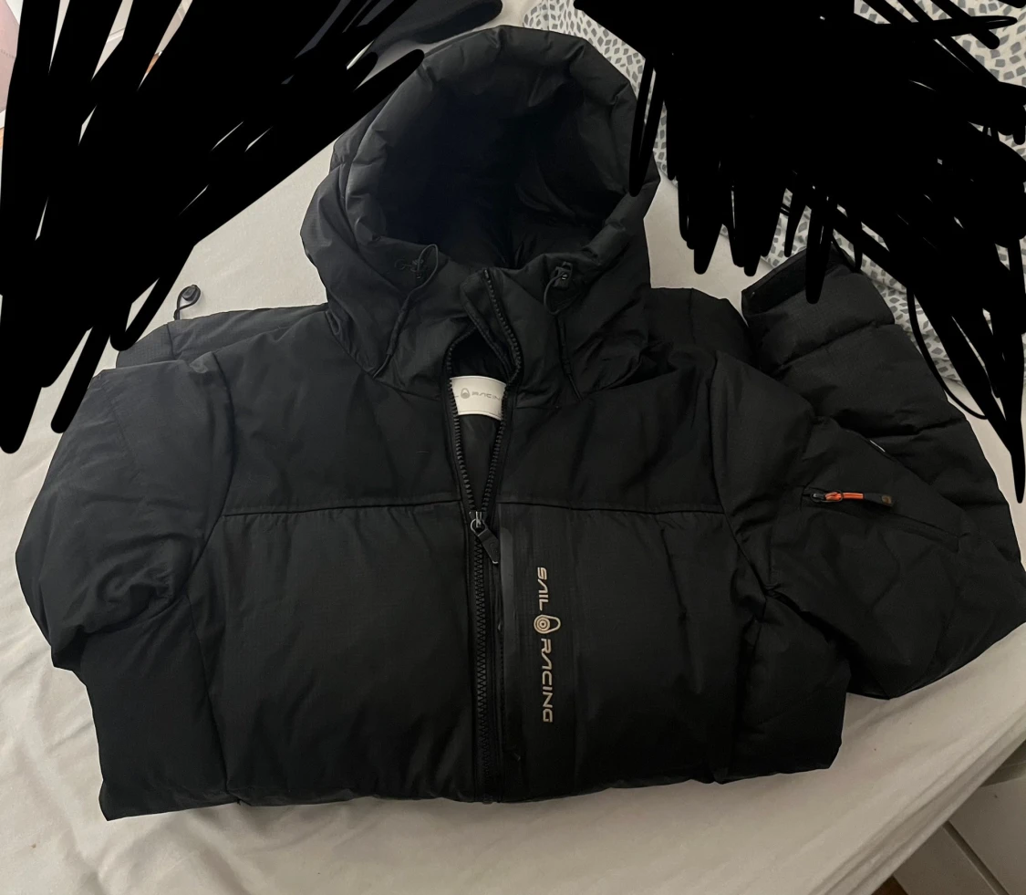 Svart pufferjacka från Sail Racing