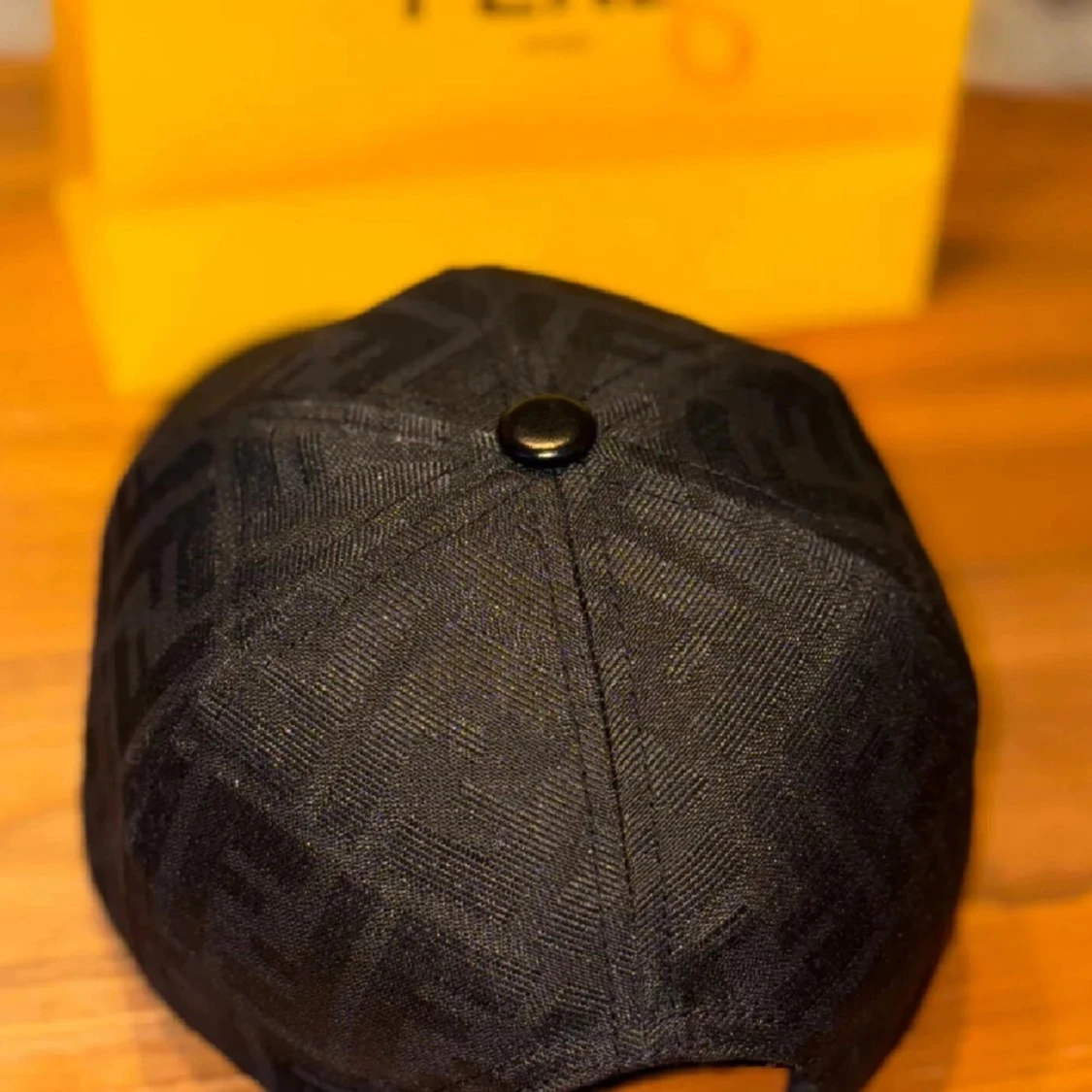 Svart Fendi keps med FF-mönster(Utan påse) - 1