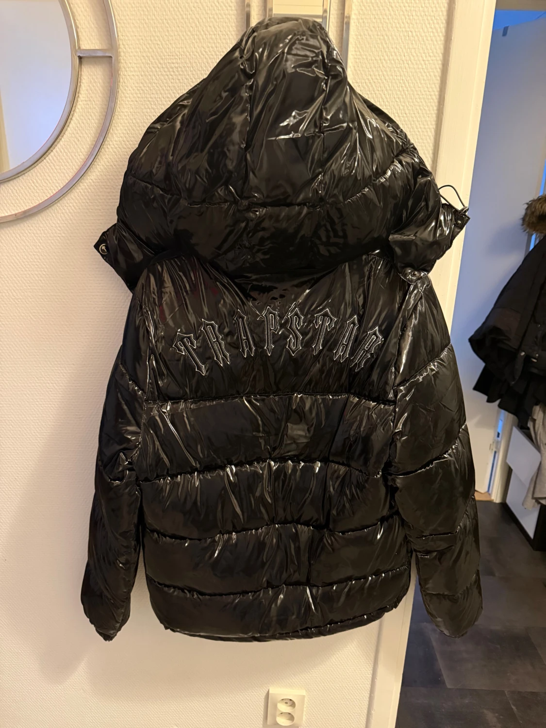 Svart pufferjacka från Trapstar