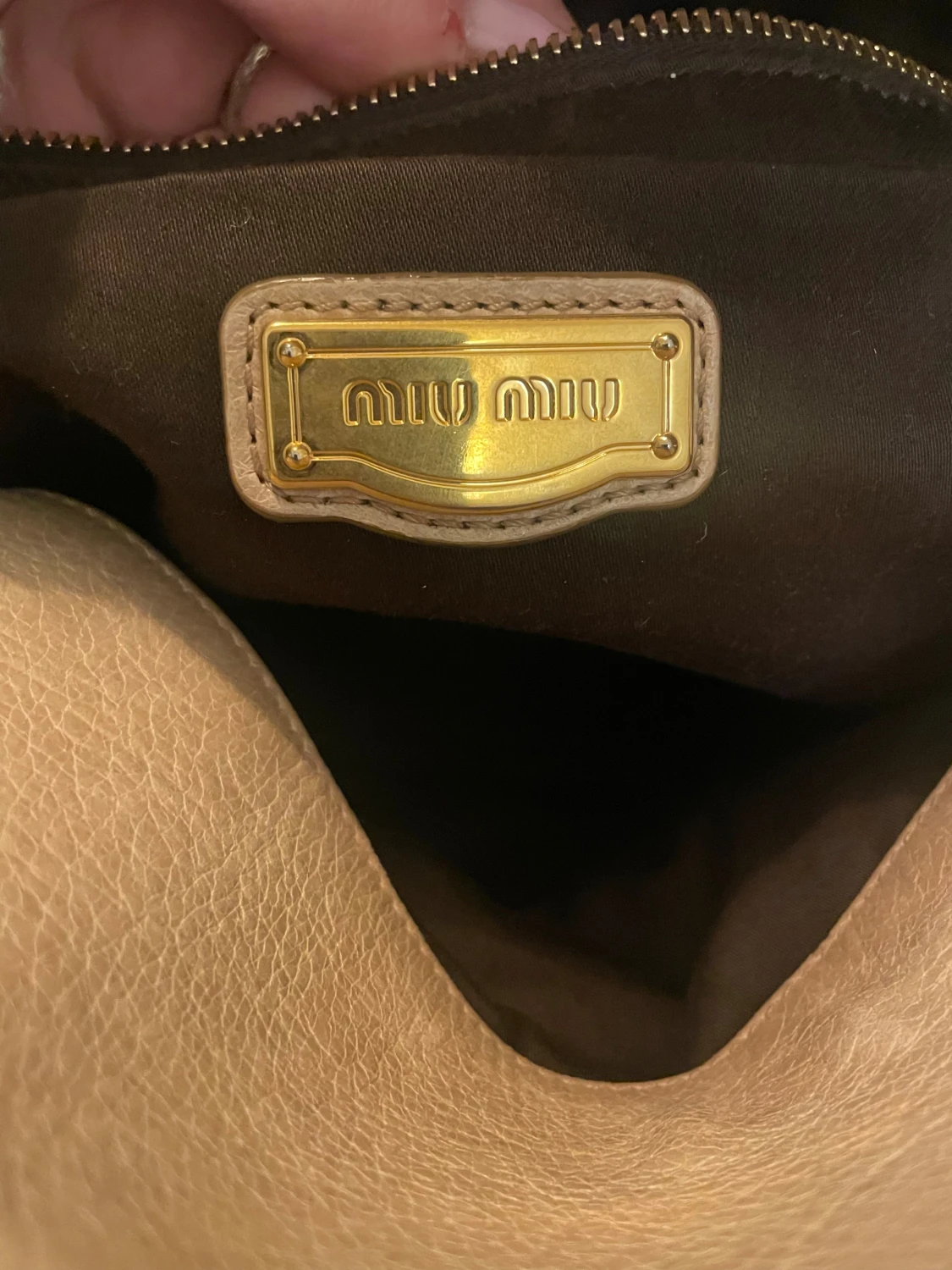 Beige handväska från Miu Miu i skinn - 3