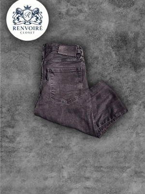 Svarta jeans från Jack & Jones - Snygga svarta jeans från Jack & Jones i modellen slim glenn! Passa på innan de ryker