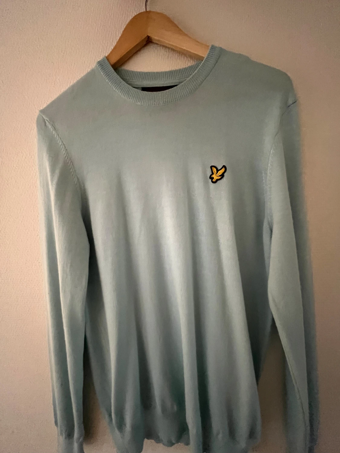 Ljusblå stickad tröja från Lyle & Scott