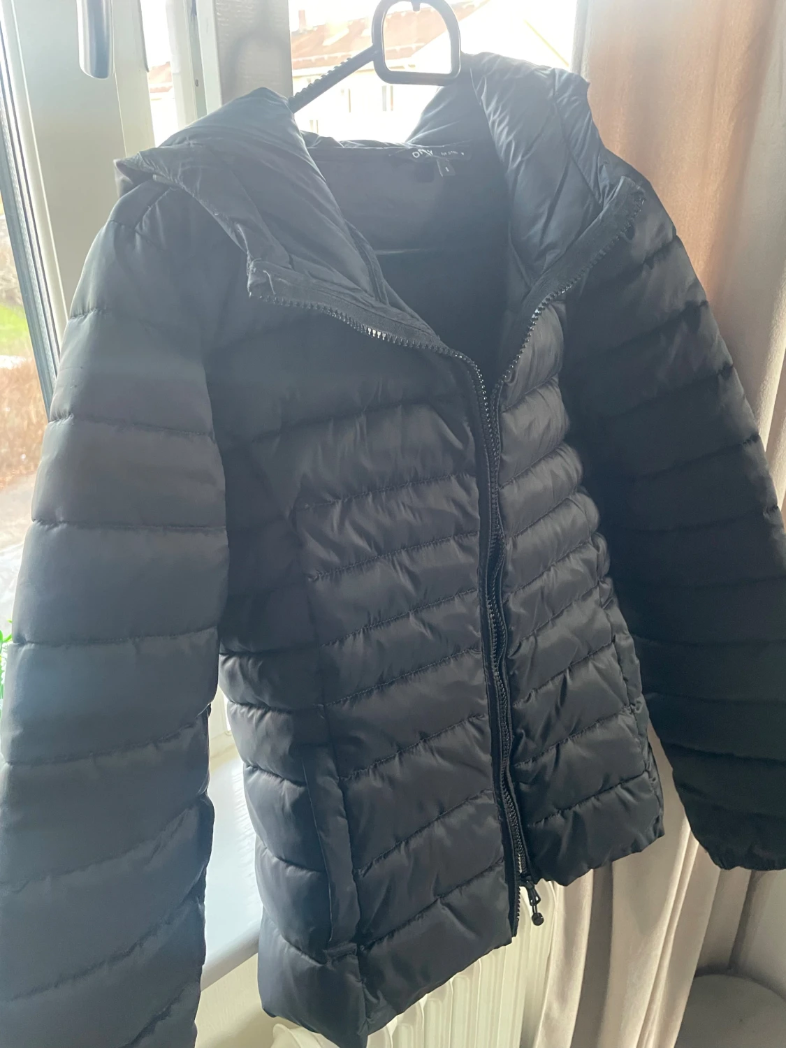 Svart pufferjacka från ONLY