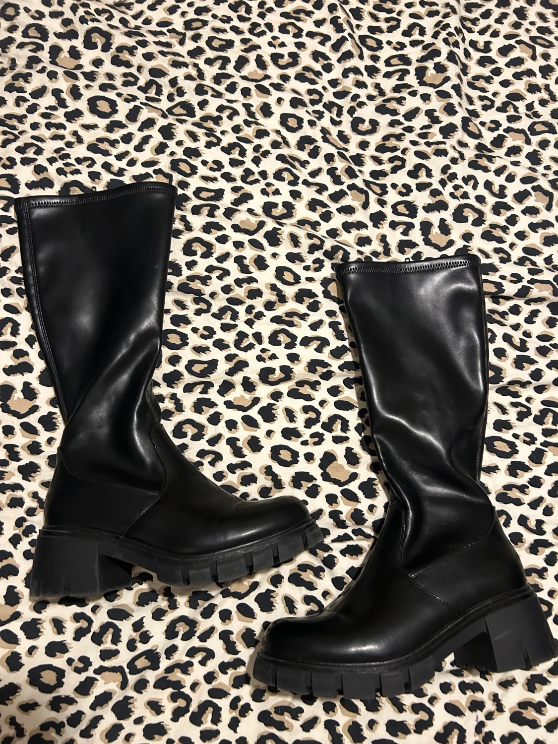 Svarta chunky stövlar med klack