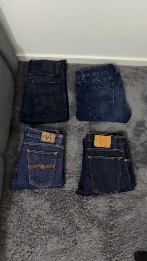 Nudie jeans (BULK)! - Säljer fyra par jeans från Nudie Jeans i olika blå nyanser. Nypris för alla är ca 2500kr!