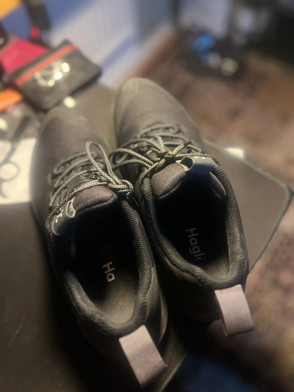 Svarta sneakers från Haglöfs - 2