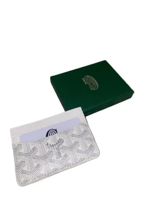 Korthållare - Helt ny,oanvänd, 5 fack totalt med ett stort i mitten. Bara att höra av sig vid funderingar 😊 