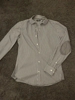 Slim fit skjorta Hugo boss  - Hugo boss slimfit skjorta storlek xs. Rutig 