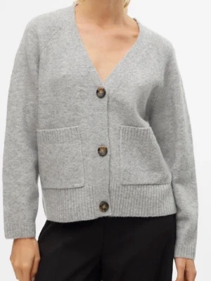 Stickad tröja från vero Moda - Säljer denna tröja då den inte passar mig💕