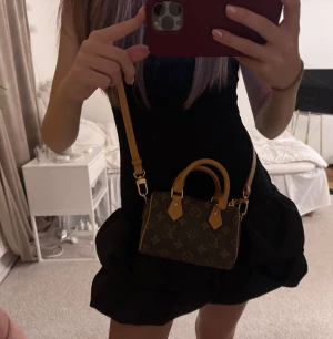 Louisvitton väska  - Louis vitton speedy nano väska🤍🤍🤍 Intressekoll, är inte säker om jag vill sälja så kom med bud🥰🥰