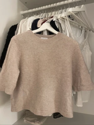 Other stories - Trekvartsärmad tröja från other stories, storlek Xs men passar S också. Fint skick, inga defekter ☺️