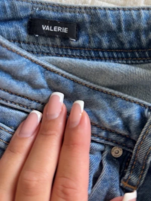 Bootcut jeans från LTB  - Modellen är valerie jag har 34 i jeans men tror det skiktar lite mer på 36 men man kan ha dem i vilket fall som helst 