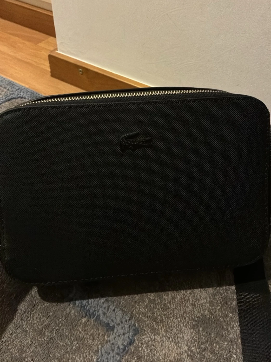 Svart axelväska från Lacoste - 3