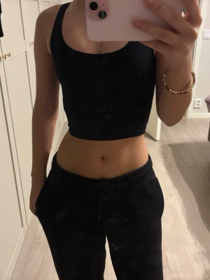 Svart topp  - aldrig använd, finns samma i vit ni kan välja vilken ni vill ha 