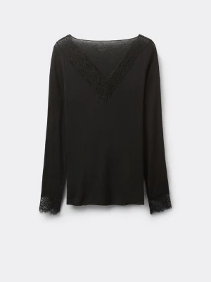 Intimissmi tröja // Söker - Hej jag söker denna tröja i antingen svart eller marin blå i storlek S💘 Max pris jag kan betala är 200kr så hör gärna av dig om du hade kunna tänkt sälja en till mig för de priset eller mindre 